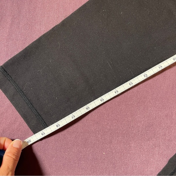 Lululemon Align Crop Leggings in black Capri Pants - Size 4 - EUC - Picture 2 of 7